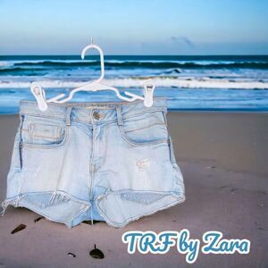 TRF by Zara l Short Shorts l Light Denim l Raw Hem 5 pocket Style l Size 4 l EUC